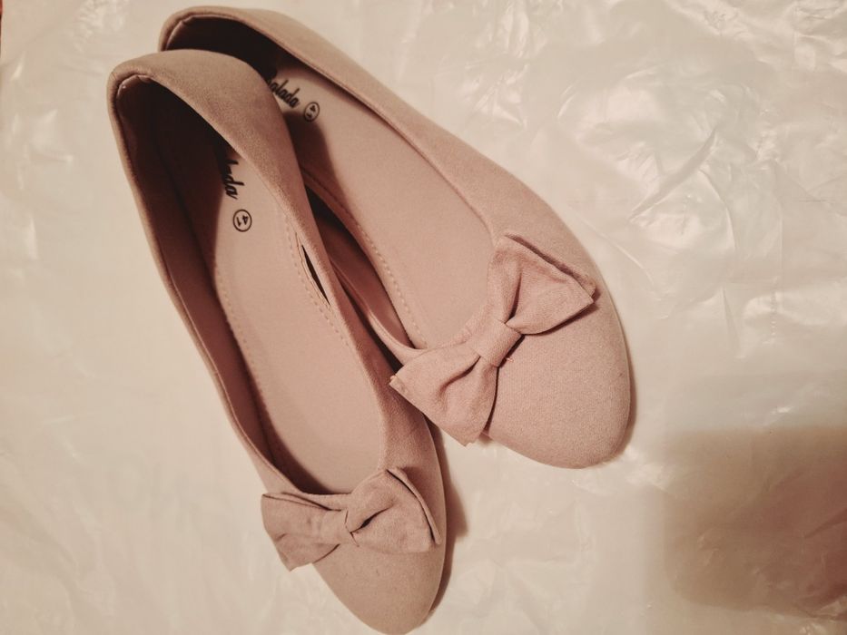 Продам новенькі сіренькі замшеві балетки