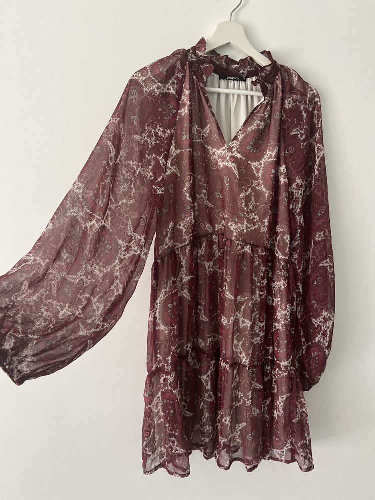 Sukienka w print z bufiastymi rękawkami boho z szyfonu