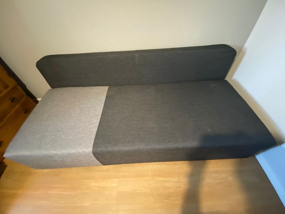 SPRZEDAM Sofę rozkładaną do wersji łóżka + [poduszki 4)