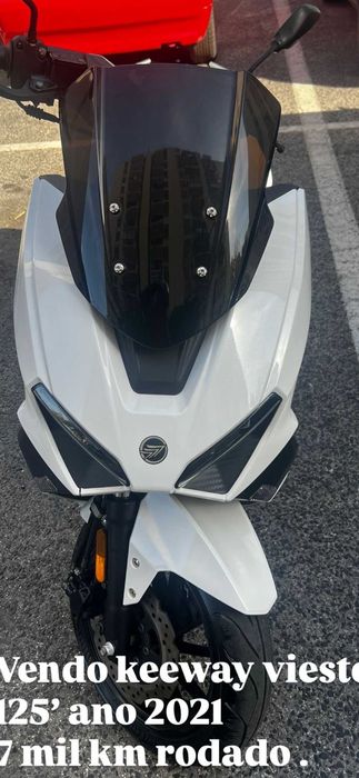 Moto 125 acelera