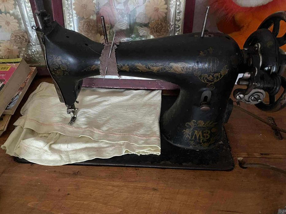 Старовинна швейна машинка
