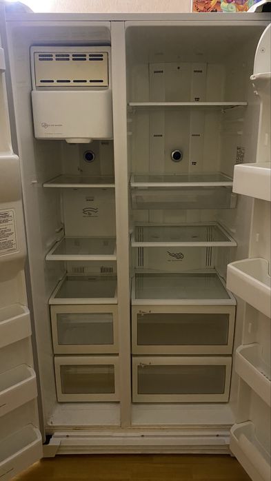 Продам холодильниу самсунг сайд бай сайд