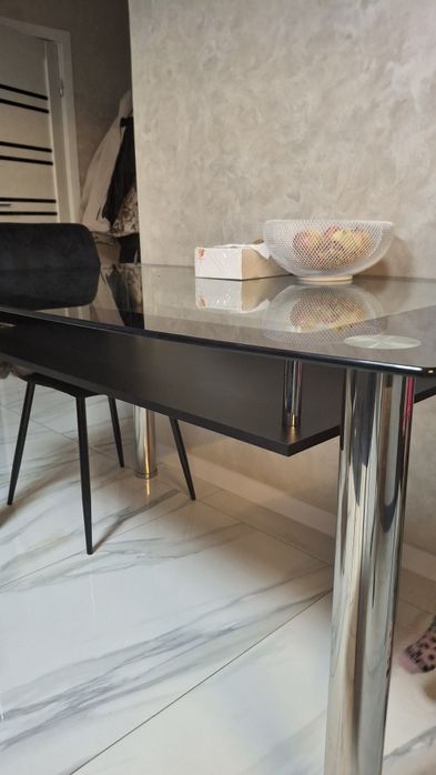 Продам великий скляний стіл