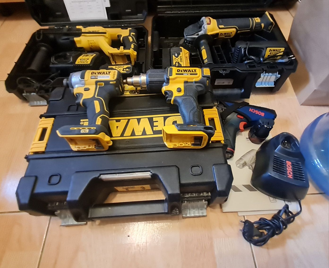Інструмент акумуляторний Dewalt