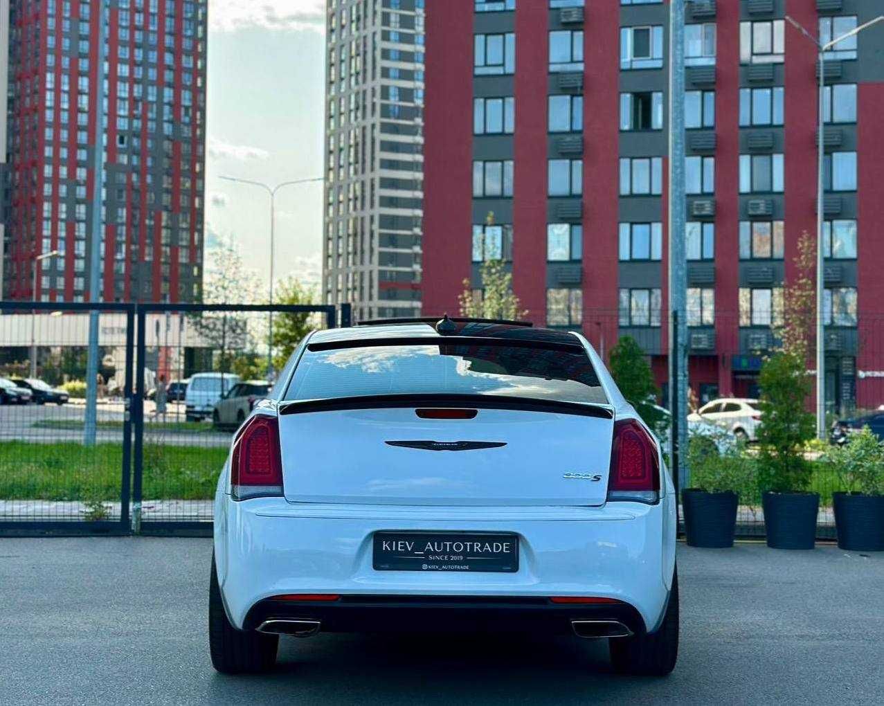 Продаж Chrysler c300S