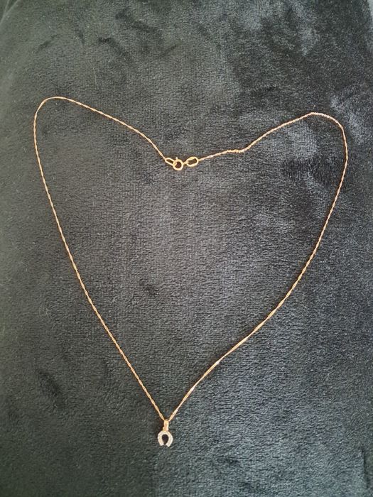 Złoty elegancki łańcuszek