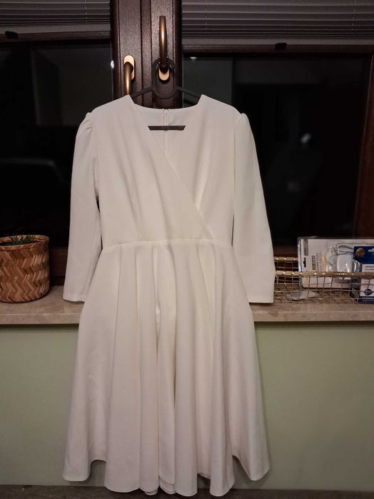 Biała elegancka sukienka/ Suknia ślubna