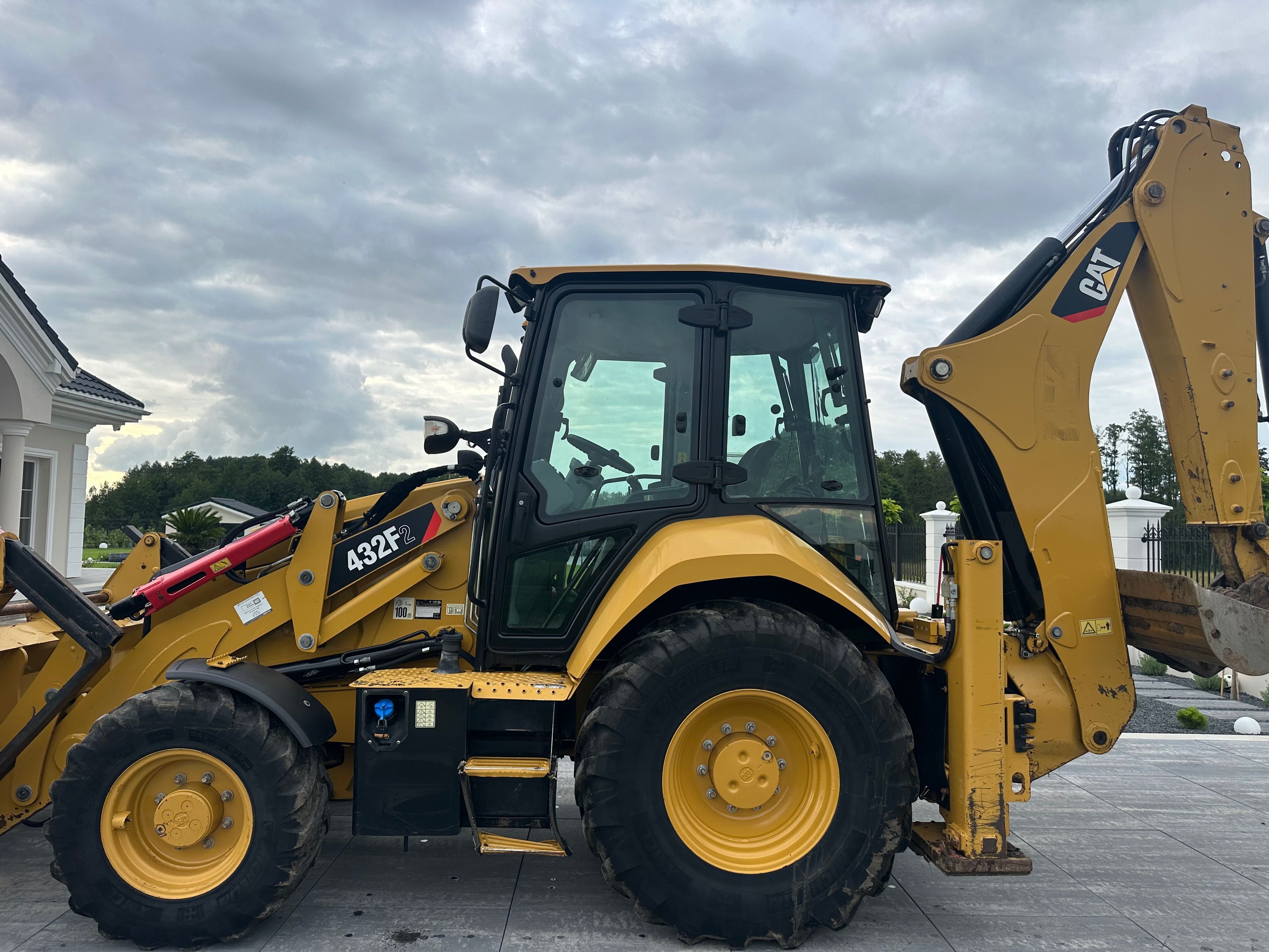 Koparko - ladowarka cat 432f2 w oryginale nic nie malowane 4900mth