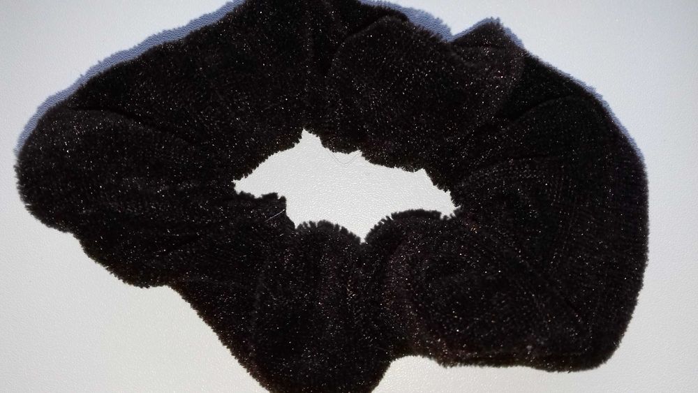 продам заколки разные.