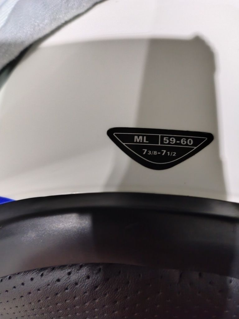Kask motocyklowy Agv k6 hyphen M/L Czytaj opis.