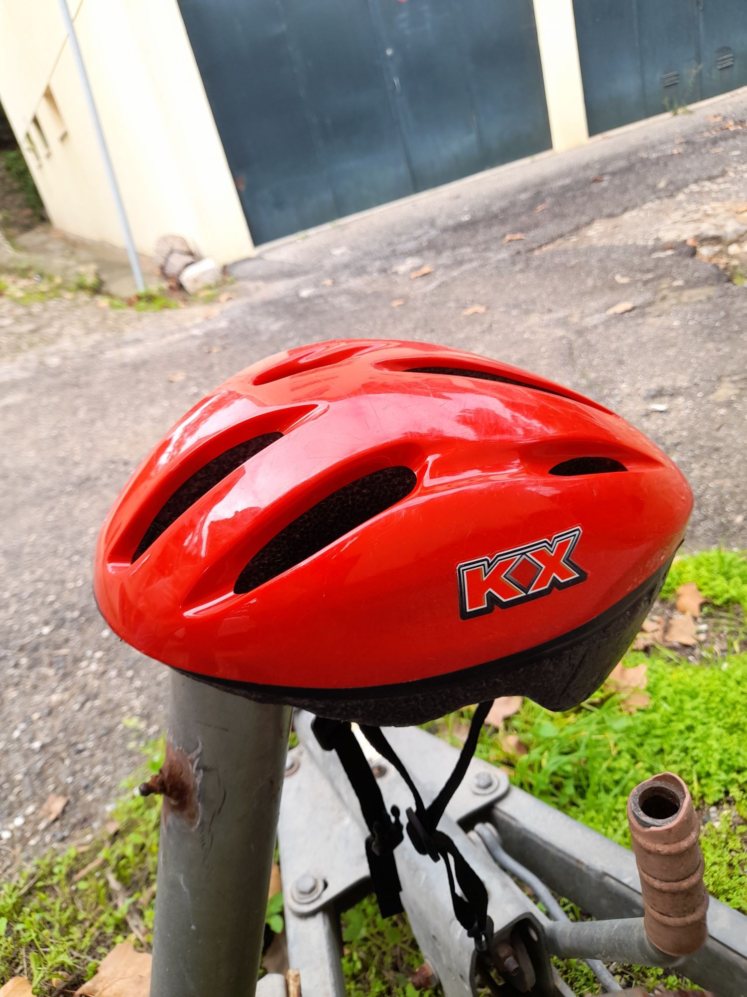 Bicicleta + capacete de criança