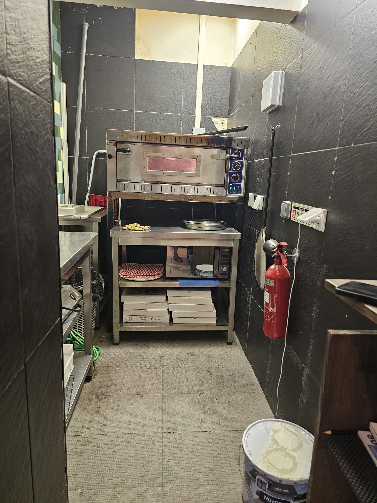 Trespasse Pizzaria remodelada em funcionamento