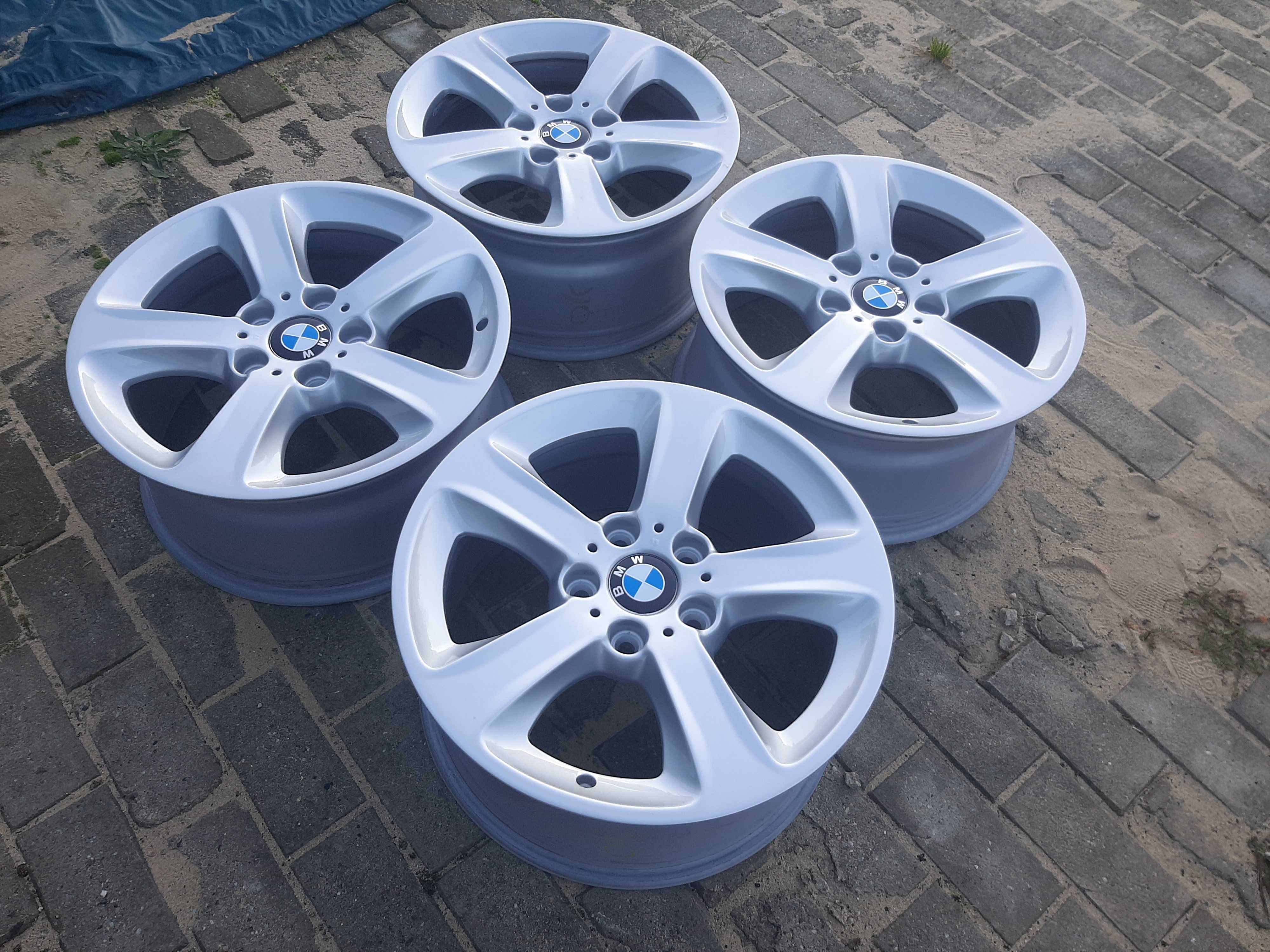 Felgi aluminiowe 17 Bmw 5x120 8J Et47 otwór centr. 72.5mm