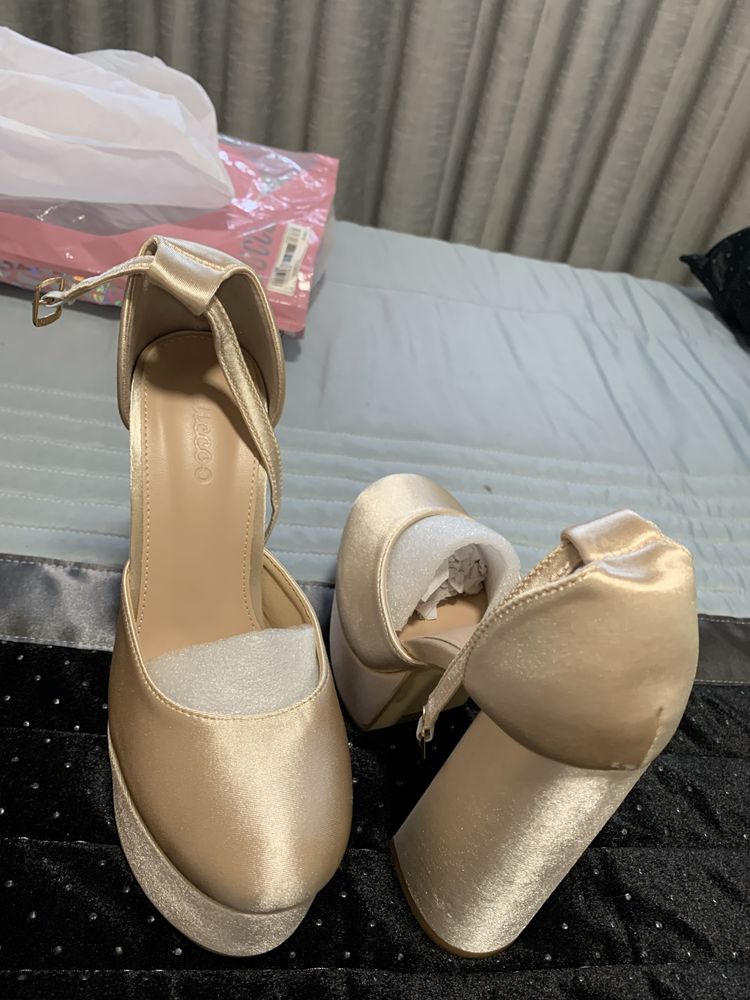 Sapatos salto alto