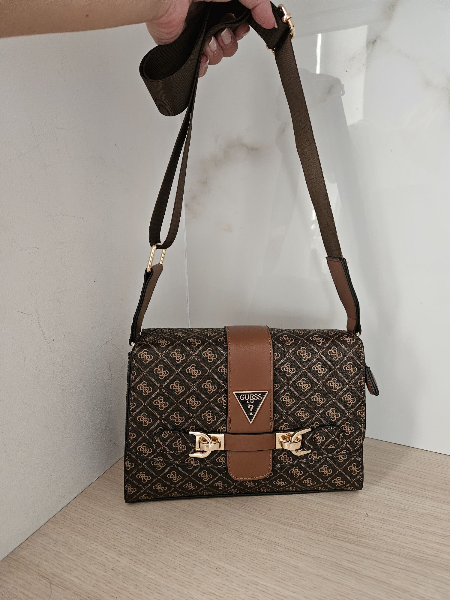 Damska torebka guess