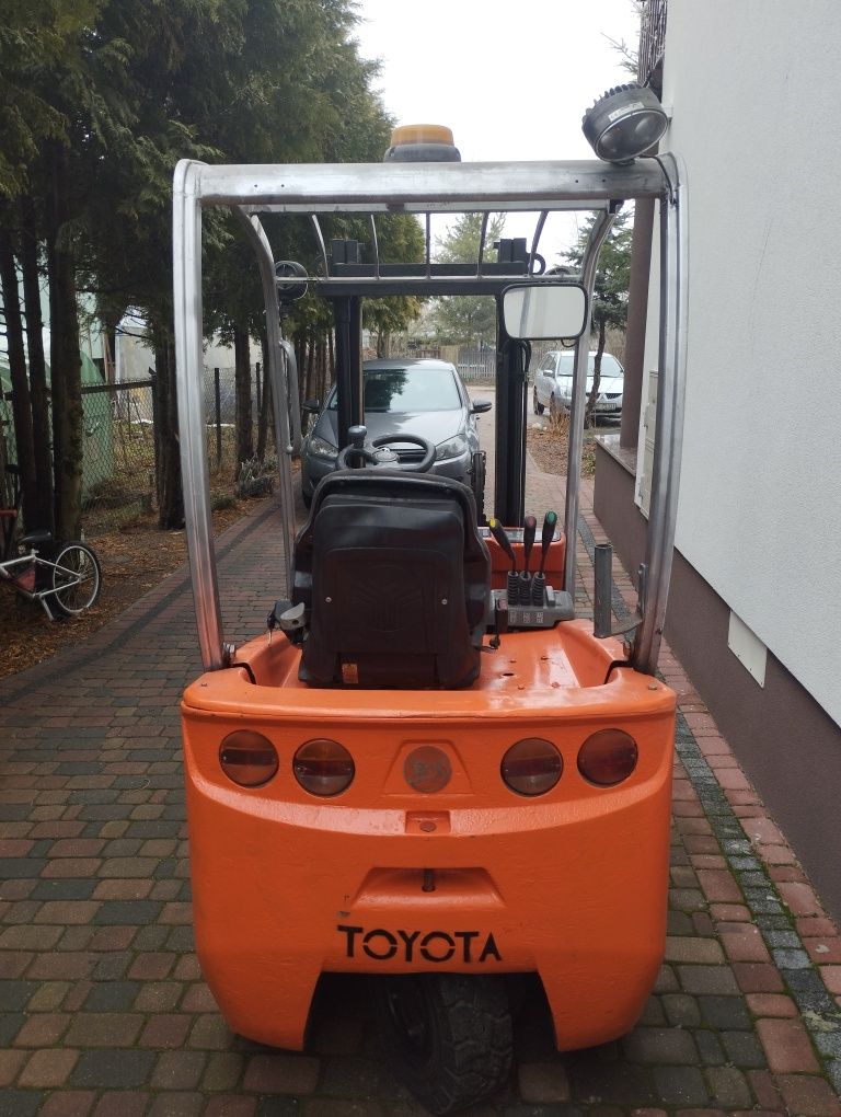 Wózek widłowy elektryczny BT Toyota