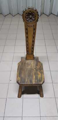 Cadeira antiga de cor Castanho