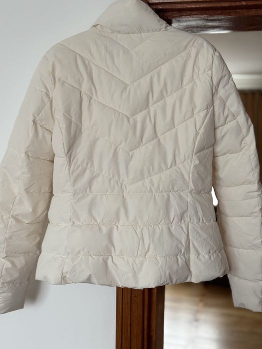 Одягнена один раз. Куртка осіння молочного кольору