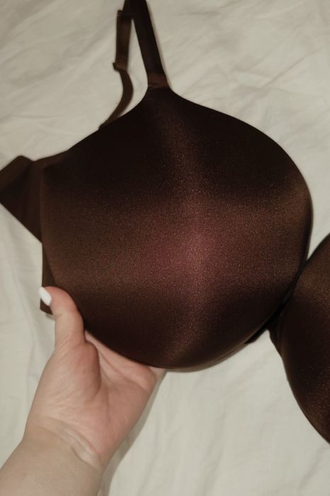Бюстгалтер від Skims. Рідкий розмір 42DD.