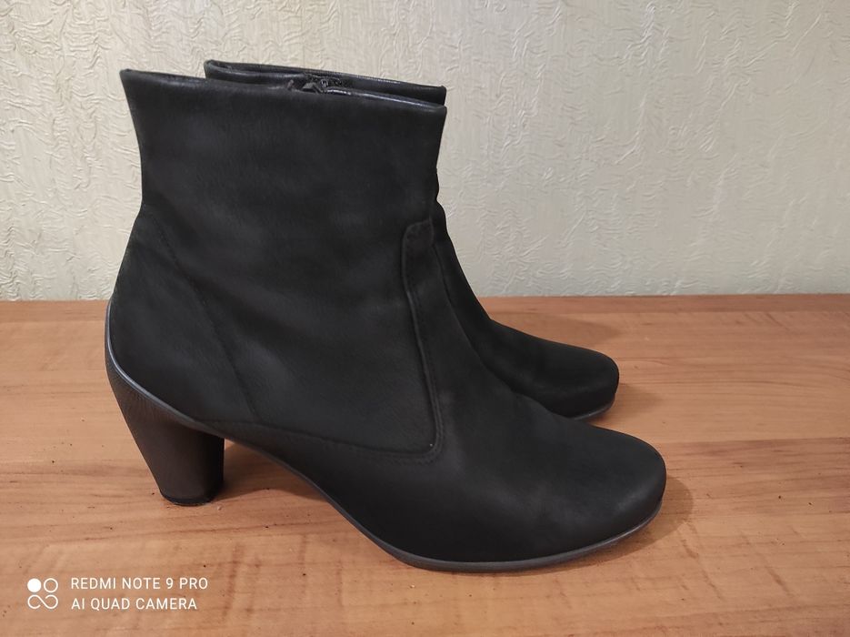 Ботинки жіночі демісезонні Ессо, розмір 39, натуральний нубук