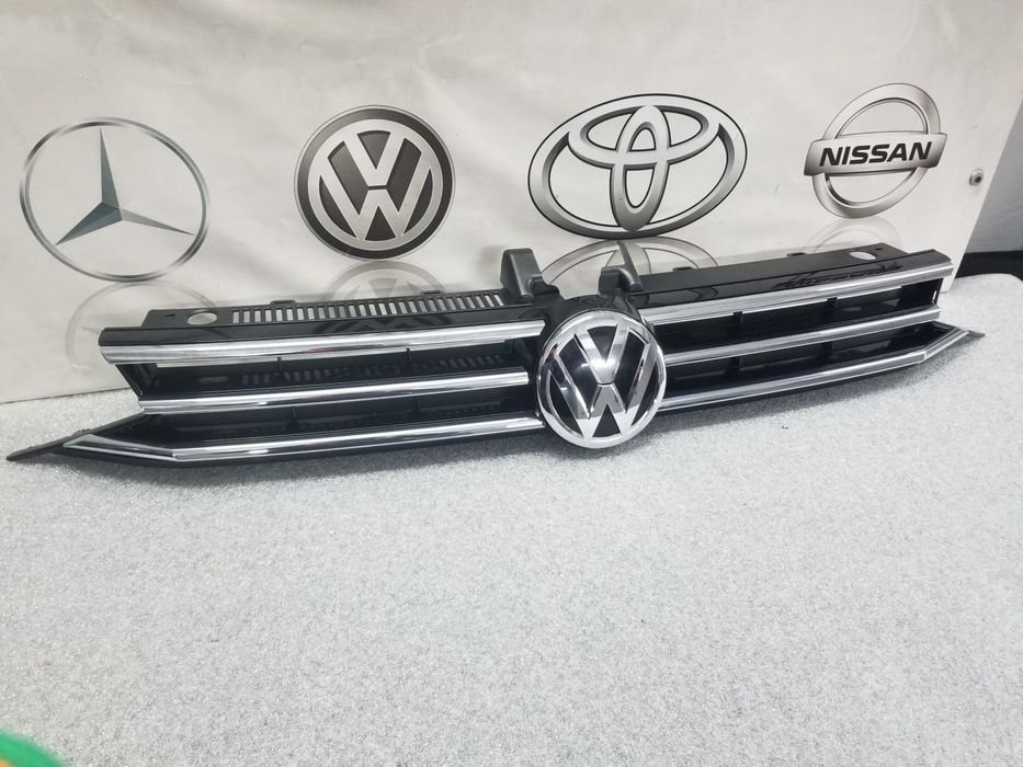 Решітка радіатора Гриль Volkswagen Touran 5TA