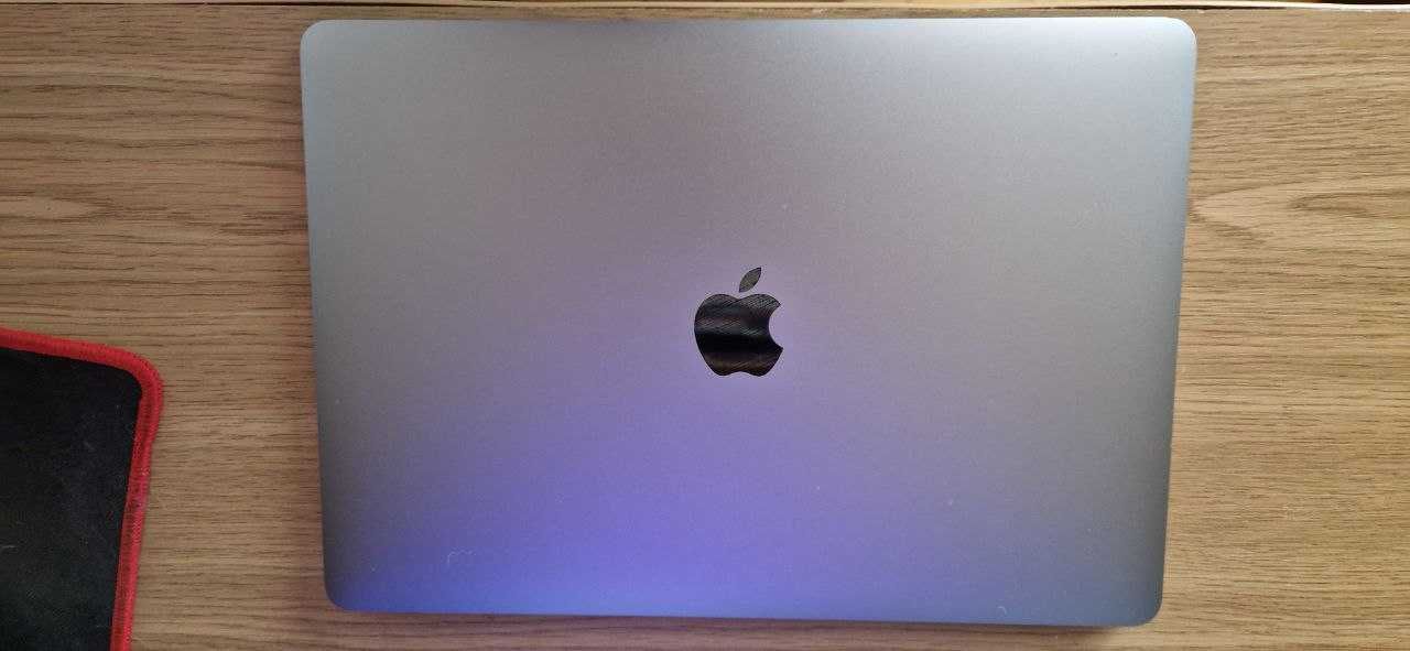 MacBook pro 13 i7 2020 16/512