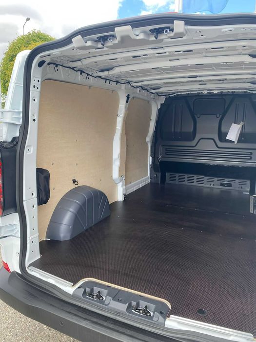 Transporter T7 3500 L2H1 Zabudowa busa Podłoga 9 mm brąz