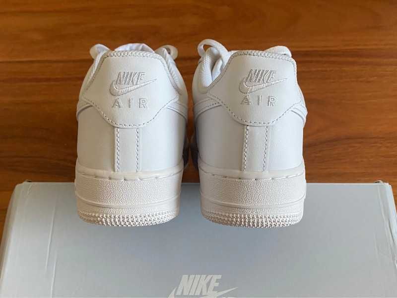 Nike Air Force 1 Low '07 White Rozmiar 40.5