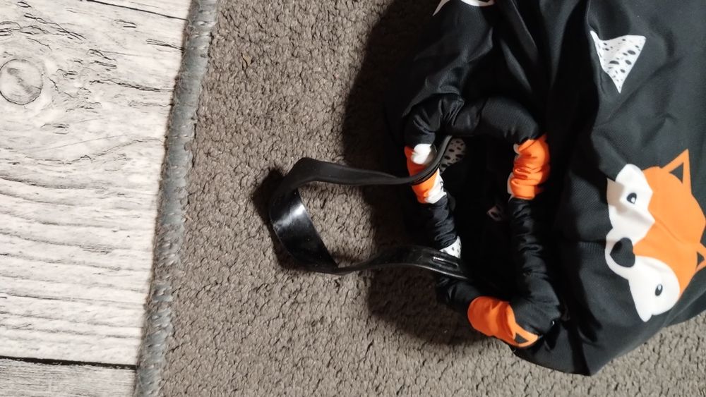 Зимовий комбінезон , підійде як хлопчику так і дівчинці.