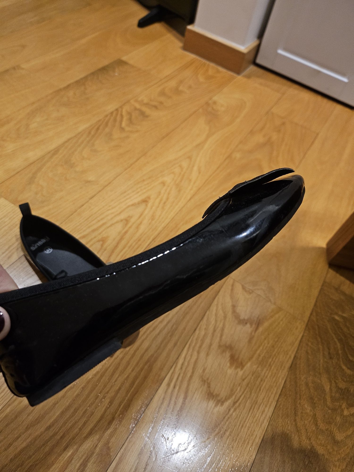 Piękne eleganckie buciki z kokardką r.31
