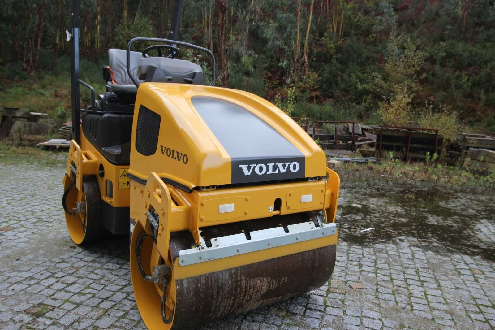 Cilindro compactador asfalto e terra Volvo DD25B (como novo)
