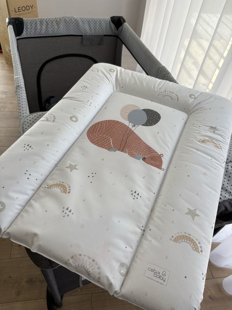 Łóżeczko turystyczne Kinderkraft Leody z akcesoriami