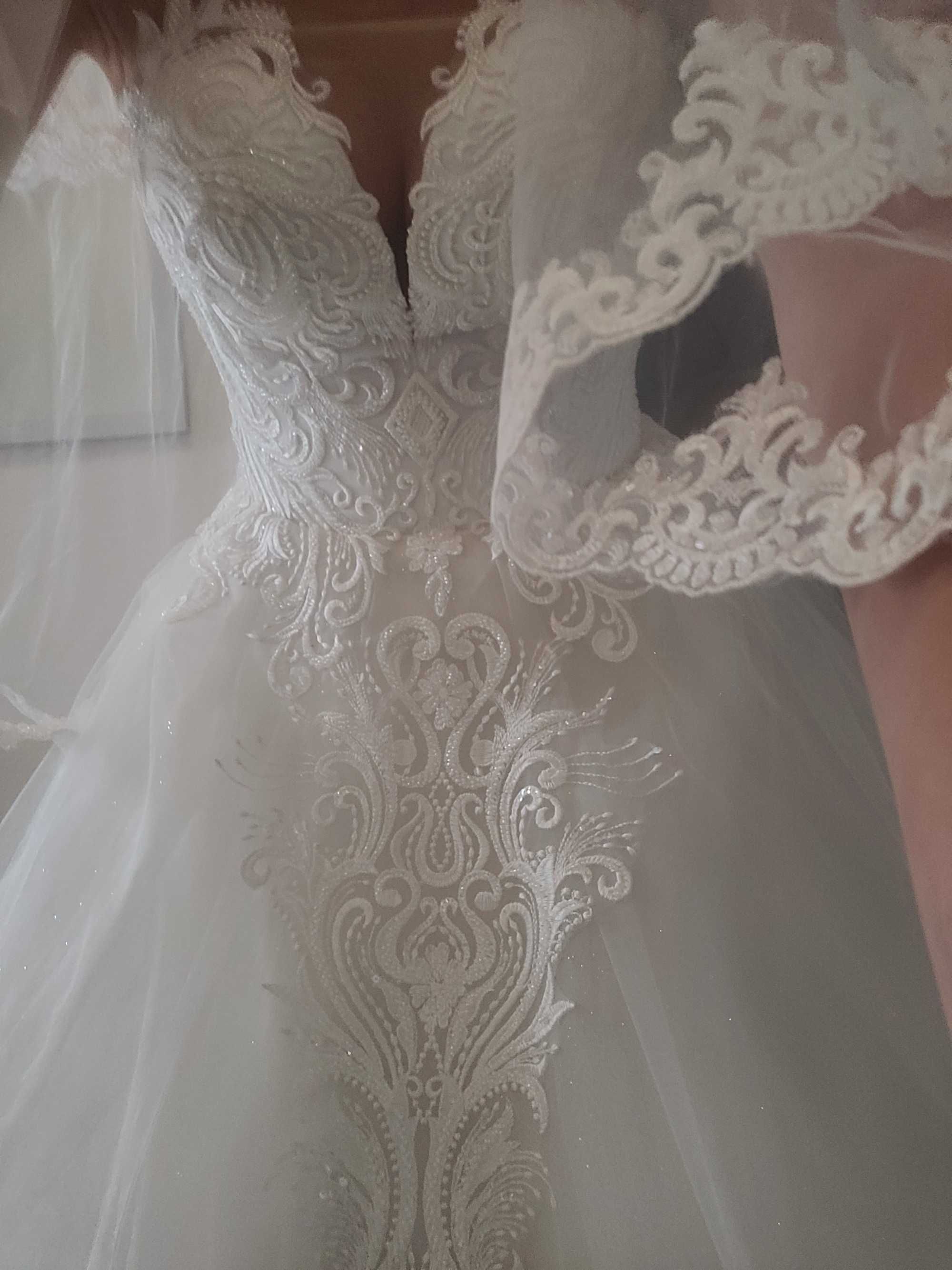 Piekna suknia ślubna ksiezniczka