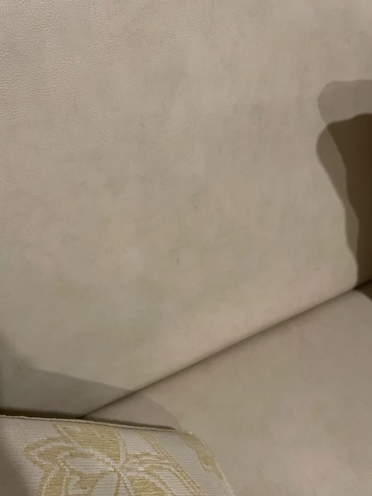 Sofa vintage bege em pele