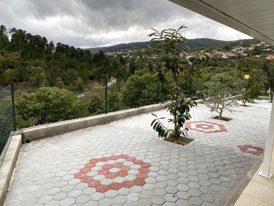 Casa T2 com Alpendre Coberto – Pronta a Habitar