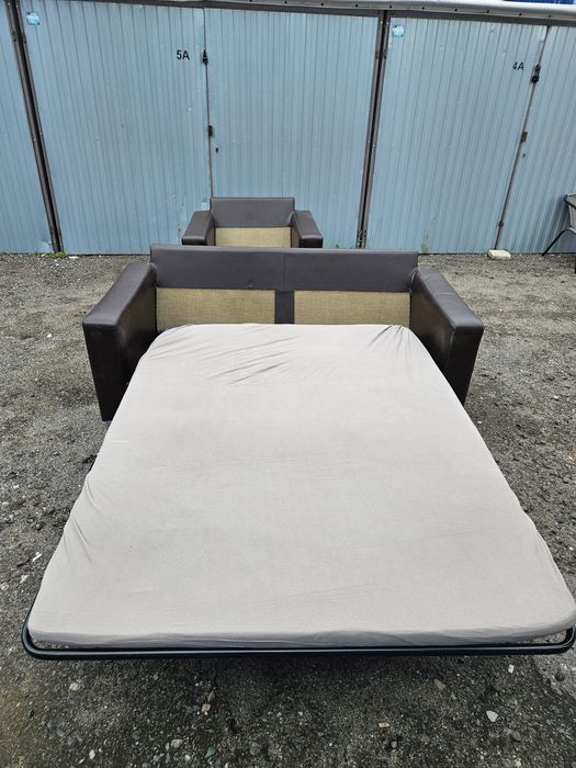 Sofa z funkcją spania oraz fotel