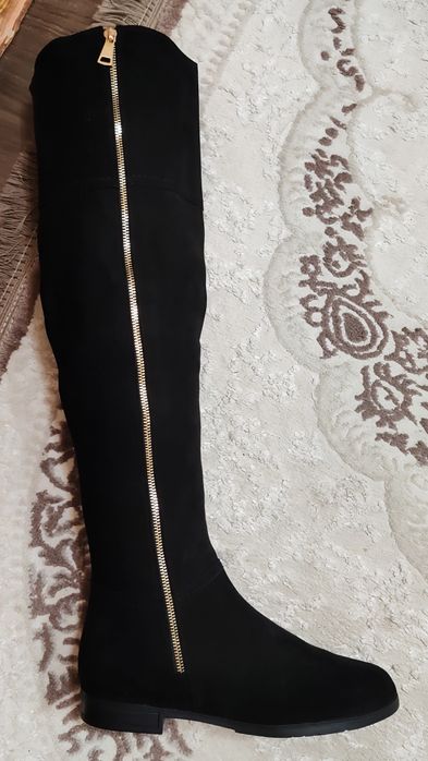 Комфорт та зручність.   Чорні ботфорти із натуральної замші.   Вони ду