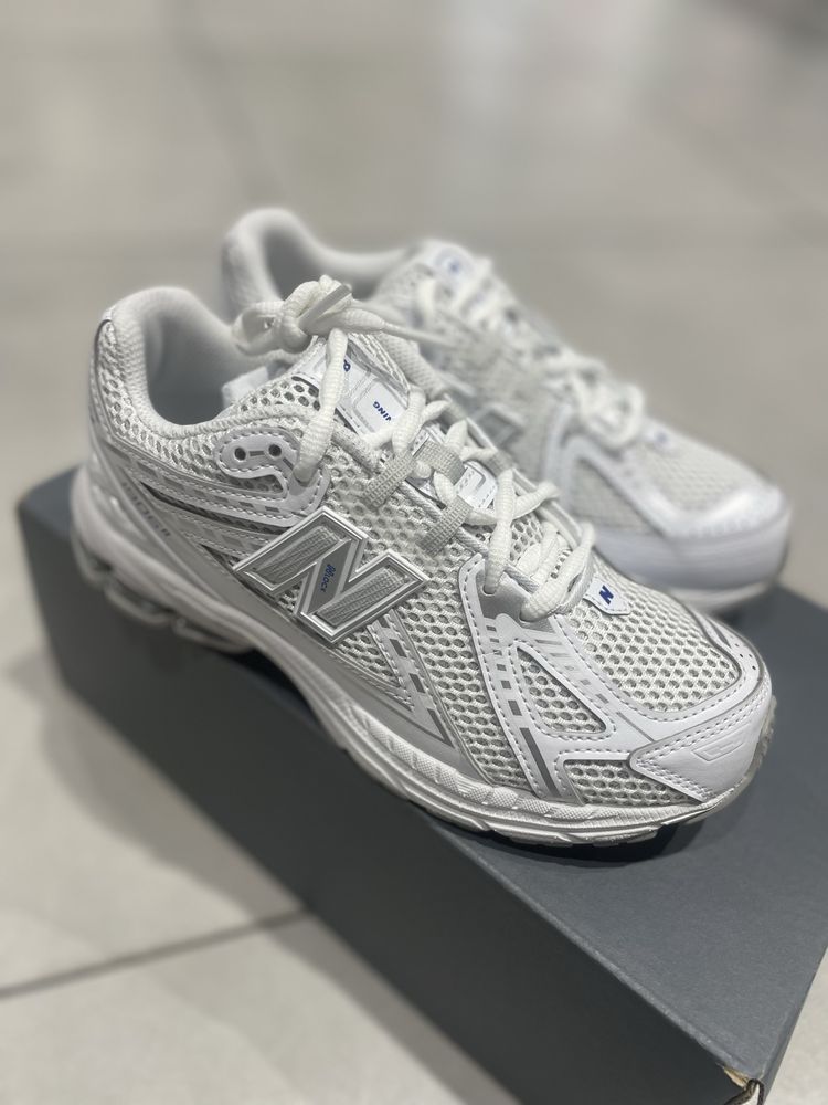 Кросівки new balance