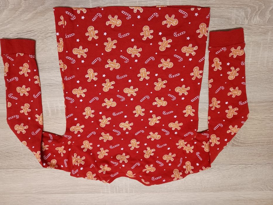 Piżama z motywem świątecznym Sinsay w rozmiarze 134
Używana, w