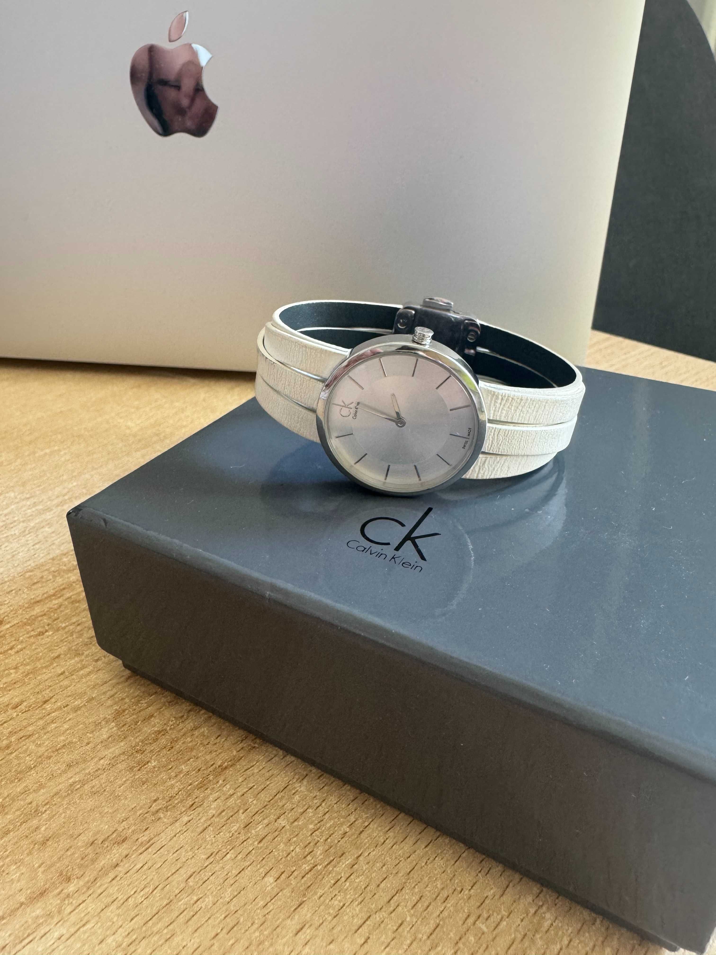 Жіночий годинник Calvin Klein з білим шкіряним ремінцем