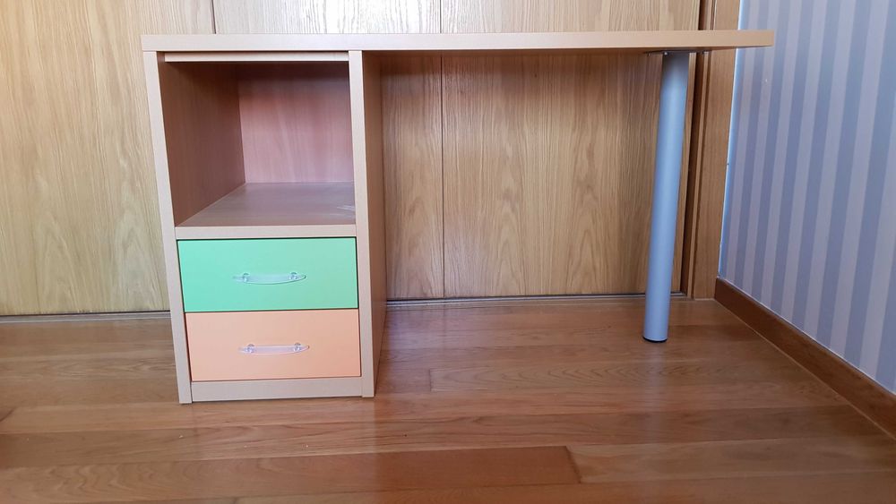 Cama quarto criança com secretária