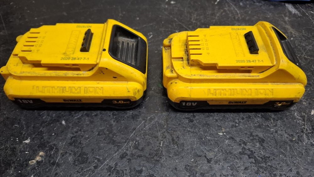 Акумулятор dewalt 3ah