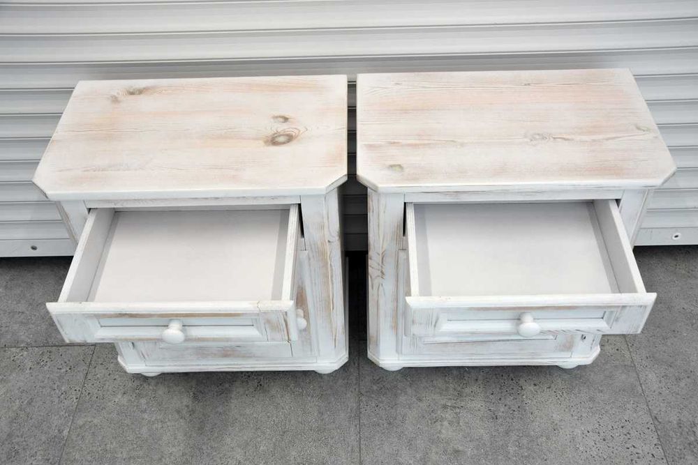 szafki nocne z drewna sosnowego - jak nowe