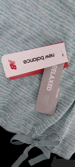 Koszulka z kapturem NEW BALANCE PONCHO RELAXED, R. S/L