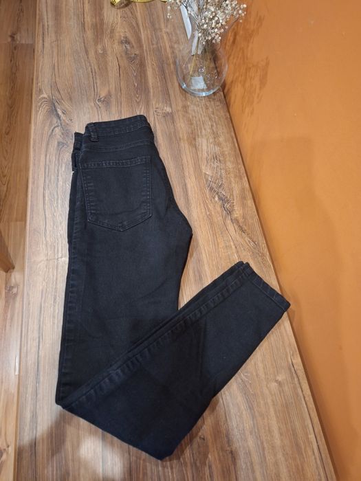 Damskie czarne dżinsy