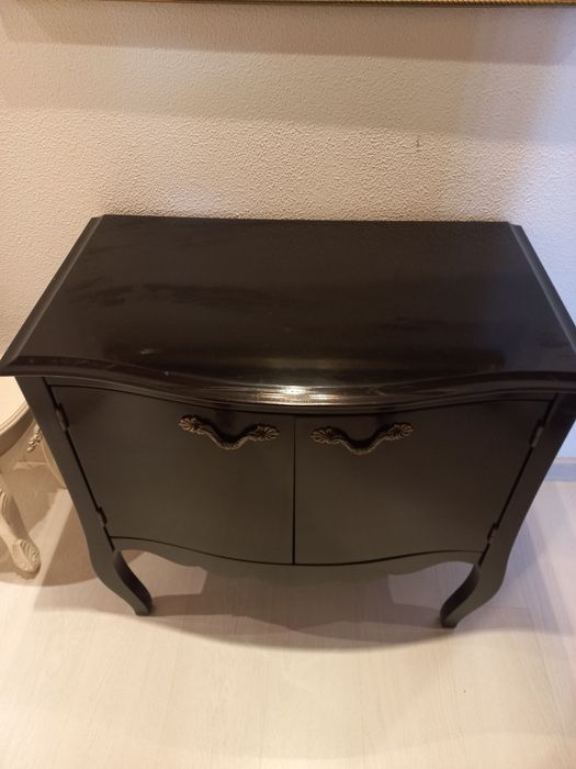 Móvel  preto decorativo