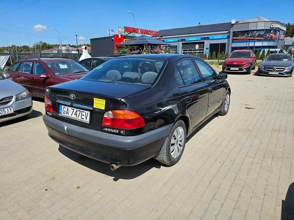 Toyota Avensis  2000 rok 2.0 Benzyna / Gaz opłaty aktualne