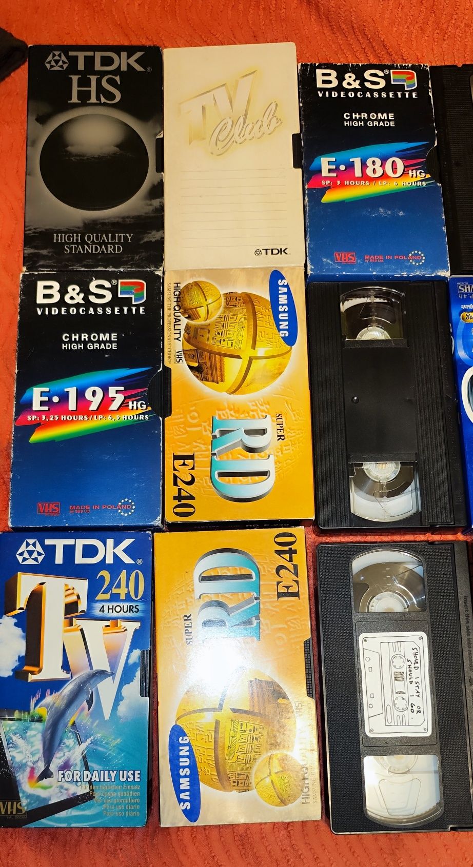 16 kaset video VHS komplet