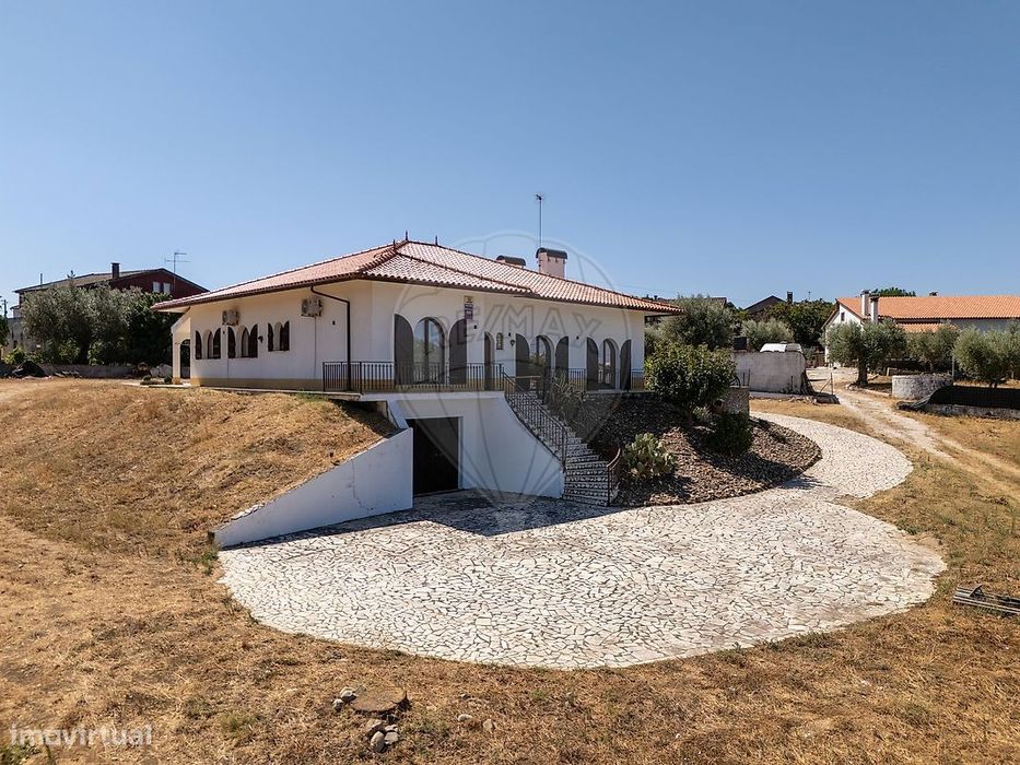 Moradia T4 para venda