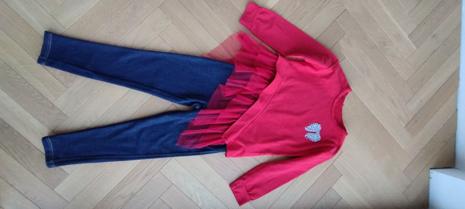 Świąteczna bluza czerwona kryształki tiul 140